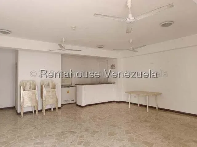 Alquiler de Apartamento en Los Chaguaramos. Amoblado #27-1022 - 4