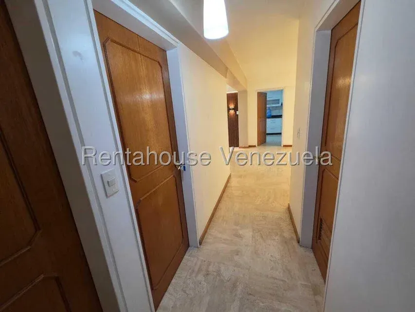 Alquiler de Apartamento en Los Chaguaramos. Amoblado #27-1022 - 5
