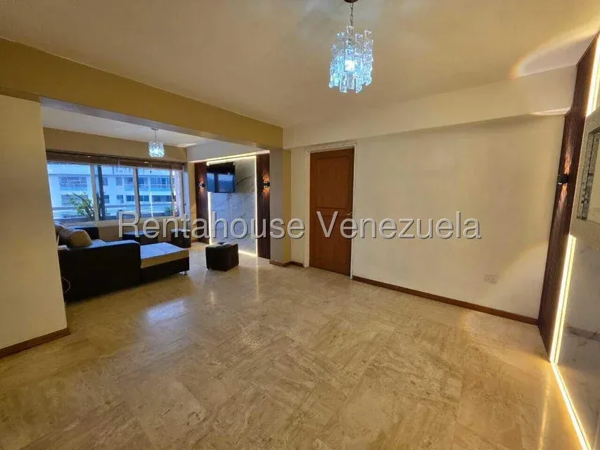 Alquiler de Apartamento en Los Chaguaramos. Amoblado #27-1022 - 9