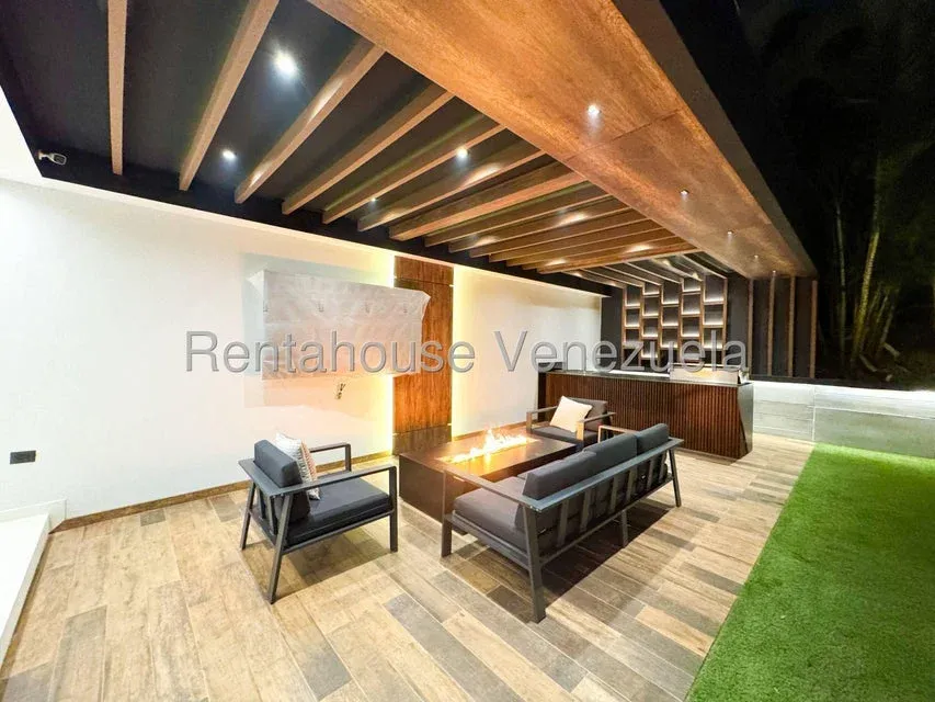 Impecable Casa en Venta en La Tahona. Calle Cerrada #27-5955 - 30