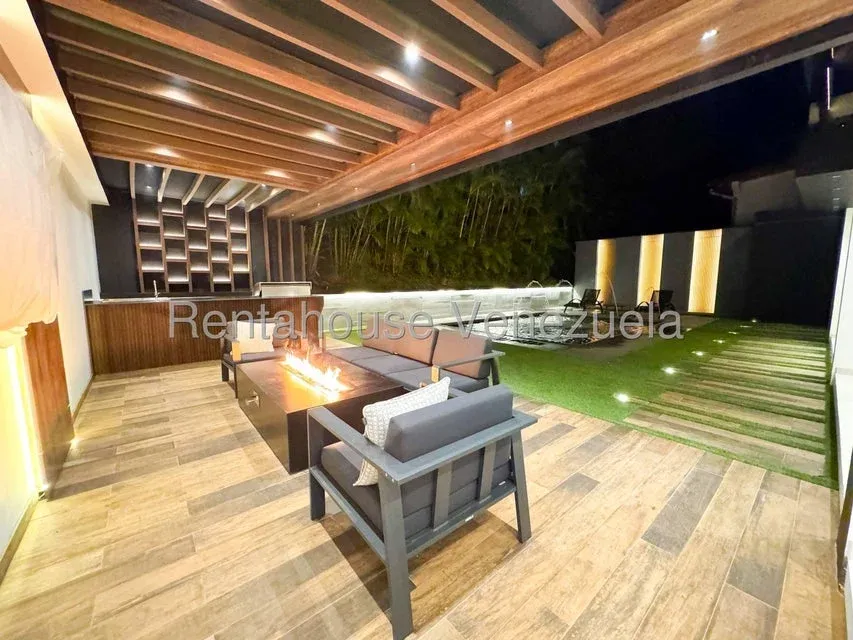 Impecable Casa en Venta en La Tahona. Calle Cerrada #27-5955 - 31
