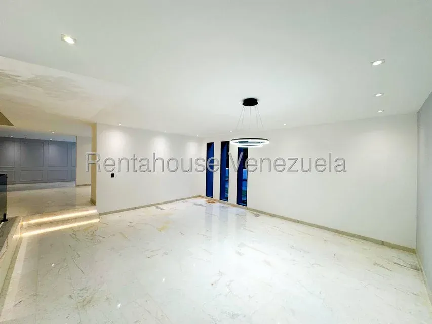 Impecable Casa en Venta en La Tahona. Calle Cerrada #27-5955 - 16