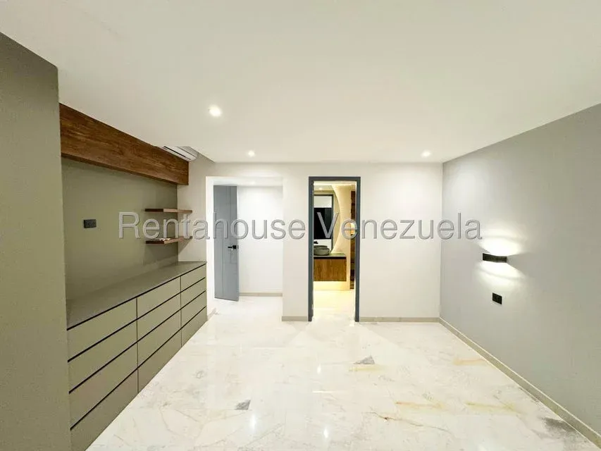 Impecable Casa en Venta en La Tahona. Calle Cerrada #27-5955 - 22