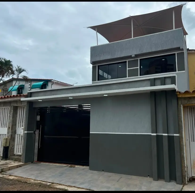 EN VENTA Excelente casa en la Urb Sabana Larga. Prebo, Valencia