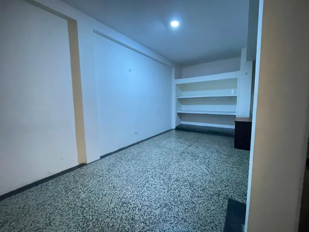 EN ALQUILER Excelente Local comercial ubicado en el centro de Valencia, Av Díaz Moreno - 6