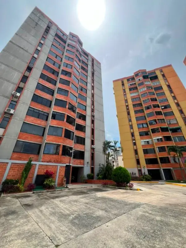 EN VENTA Excelente apartamonto, piso alto. Urb La Granja, Naguanagua