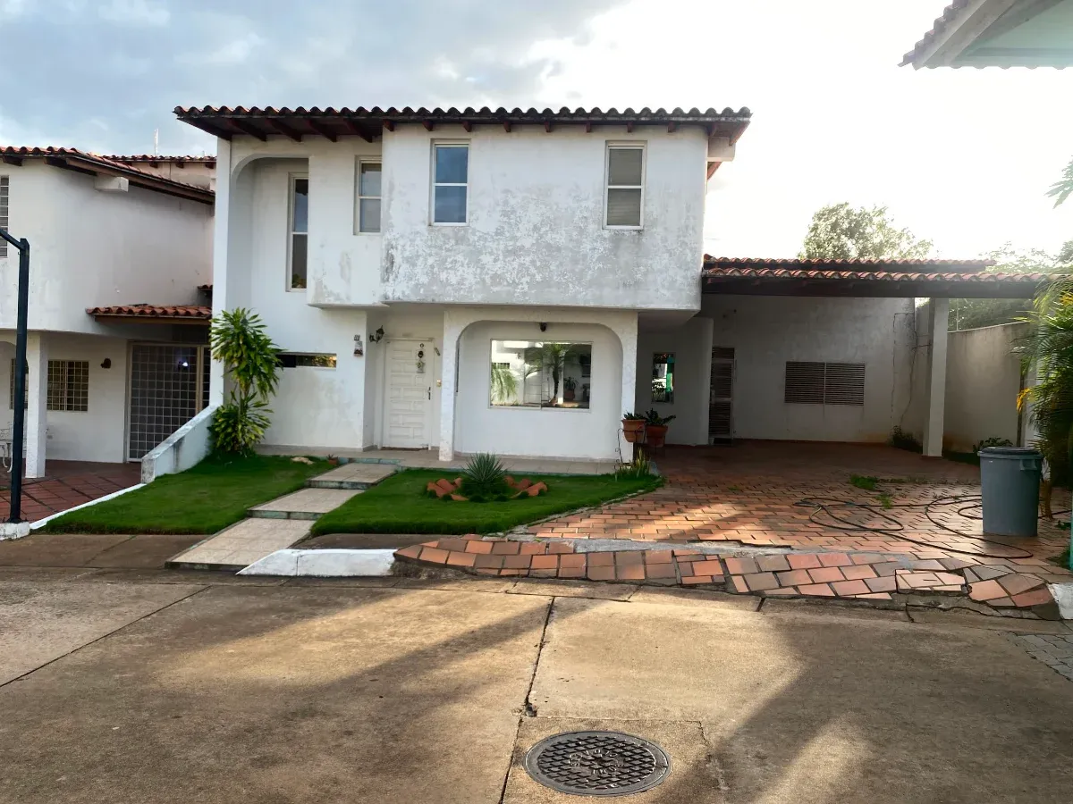 Excelente quinta en conjunto residencial con optima ubicacion.