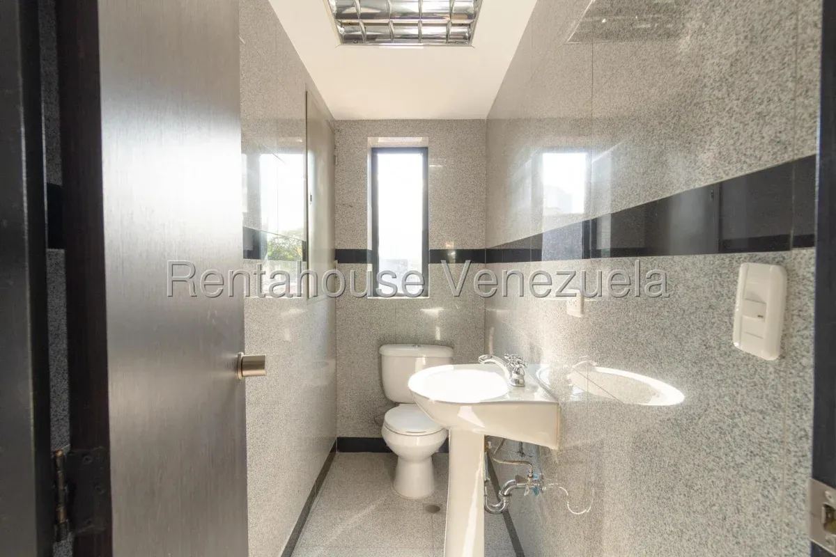 Edificio en Venta Las Mercedes 25-23019 - 18