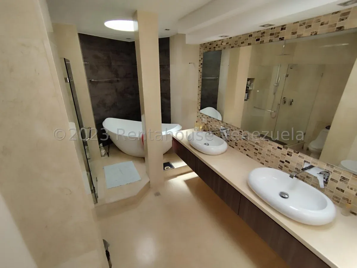 Casa en Venta Prados del Este 23-30662/ 0414-3702803 - 21
