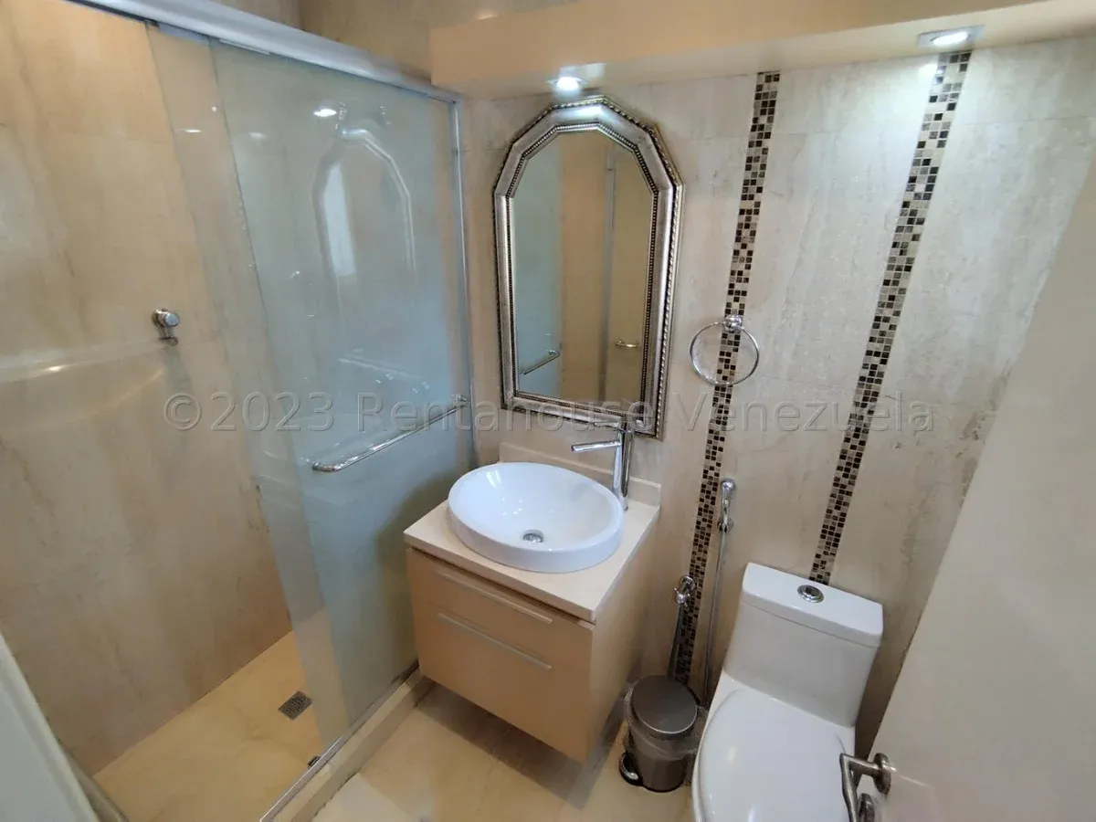Casa en Venta Prados del Este 23-30662/ 0414-3702803 - 24