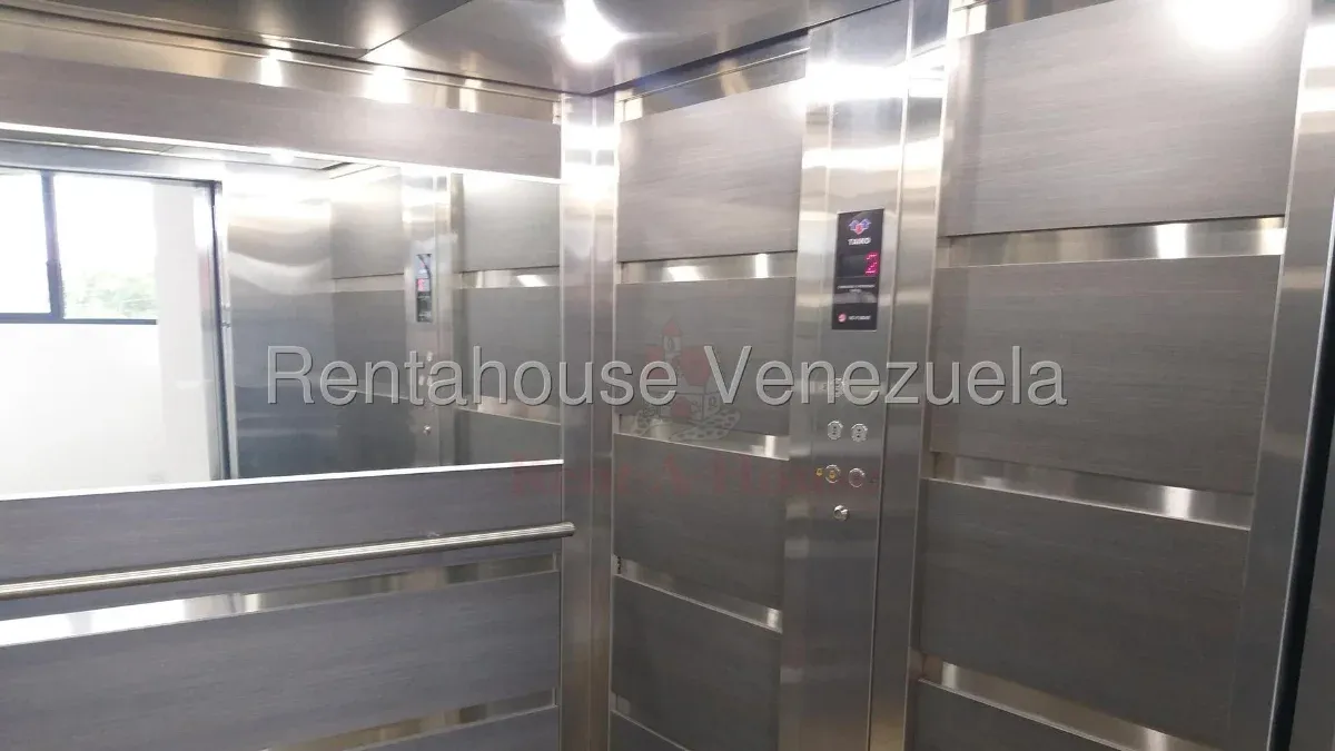 Galpon en Venta La Yaguara 26-2120 / 0414-3702803 - 26