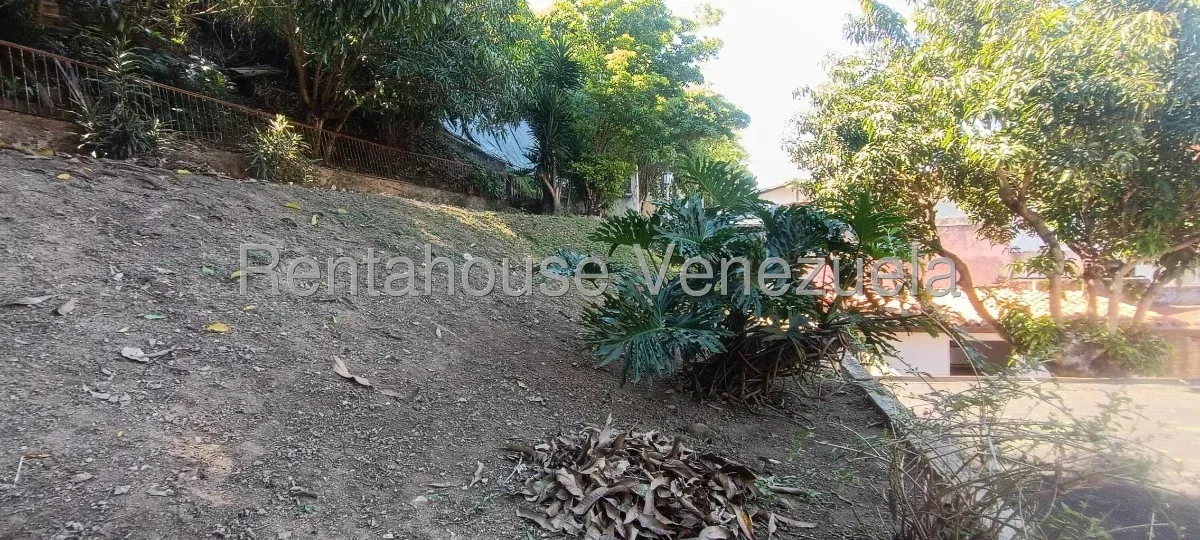 Casa en Venta Prados del Este 26-10849 / 0414-3702803 - 4