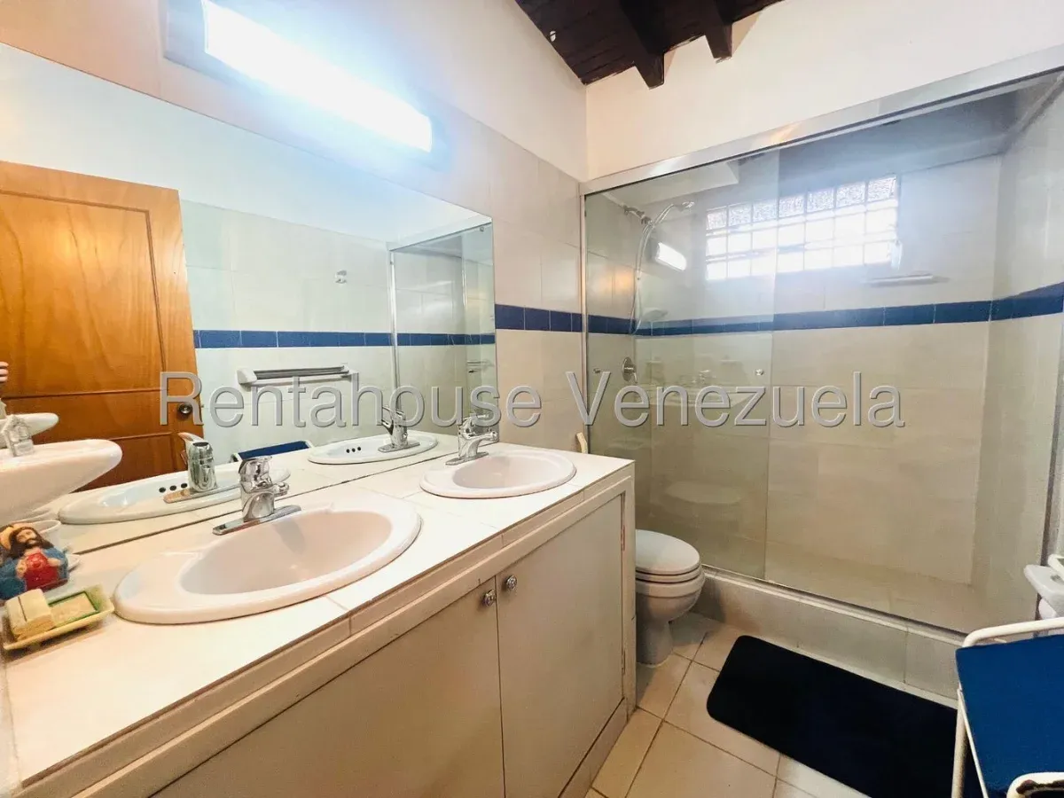 Casa en Venta Prados del Este 26-20495 / 0414-3702803 - 24