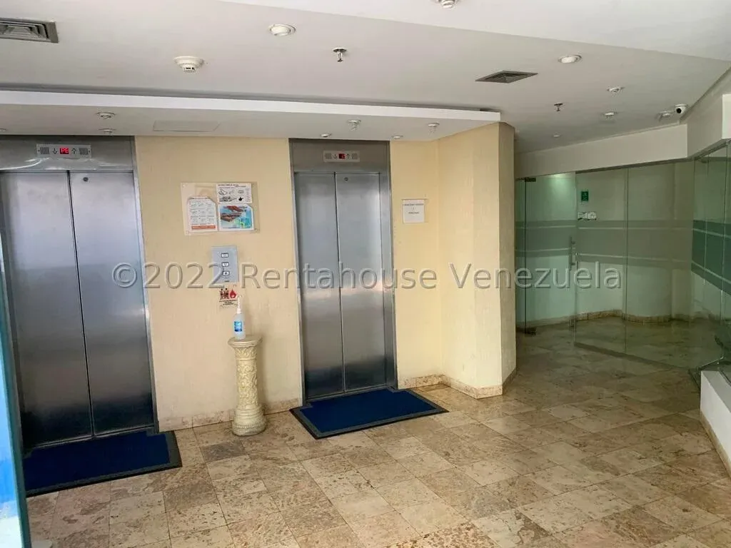 Edificio en Venta Las Mercedes 26-13841 / 0414-3702803 - 3