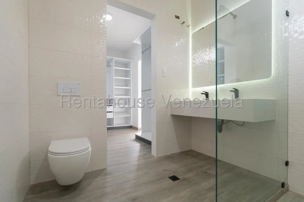 Casa en Venta Country Club 27-1117 / 0414-3702803 - 28