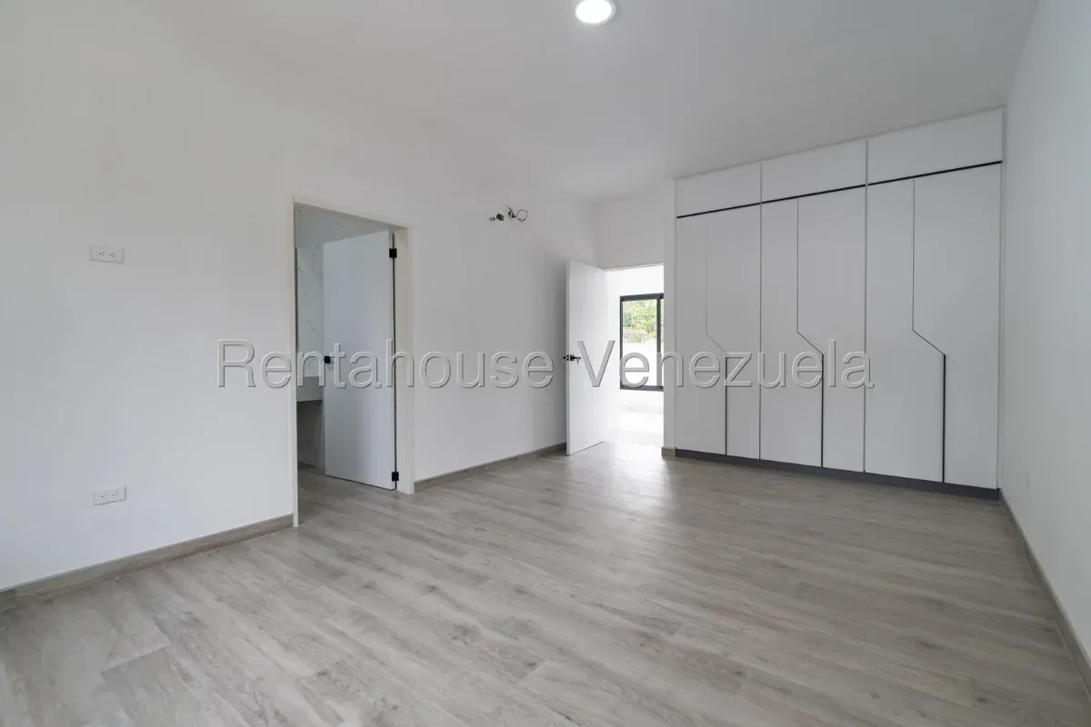 Casa en Venta Country Club 27-1117 / 0414-3702803 - 41