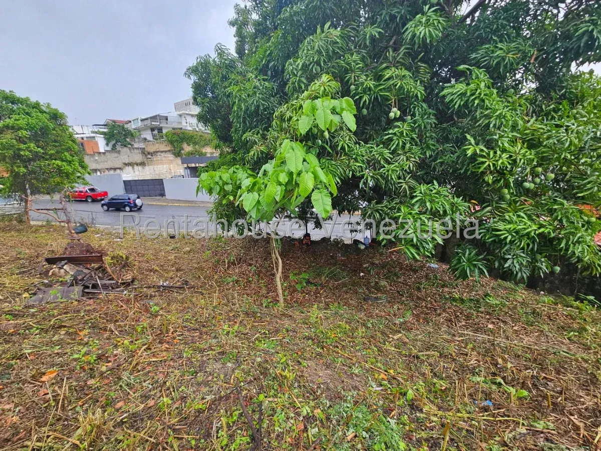 Terreno en Venta Prados del Este 26-11933 / 0414-3702803 - 9