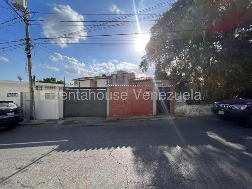 Casa en Venta Los Palos Grandes 27-1750 / 0414-3702803