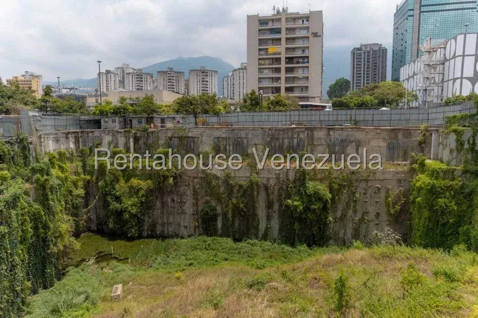 Terreno en Venta El Rosal 26-6981 / 0414-3702803 - 5