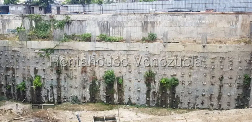 Terreno en Venta El Rosal 26-6981 / 0414-3702803 - 9
