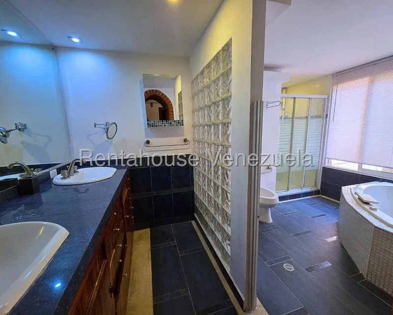 Casa en Venta Prados del Este 26-14696 / 0414-3702803 - 9