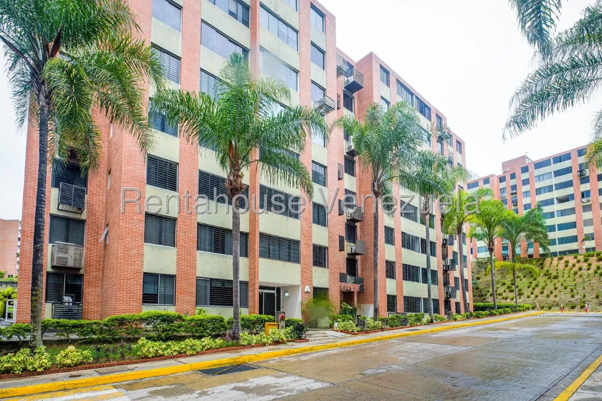 Venta de Precioso Apartamento Totalmente Remodelado | Cocina Equipada | 2 Hab + 1 Baño - 3