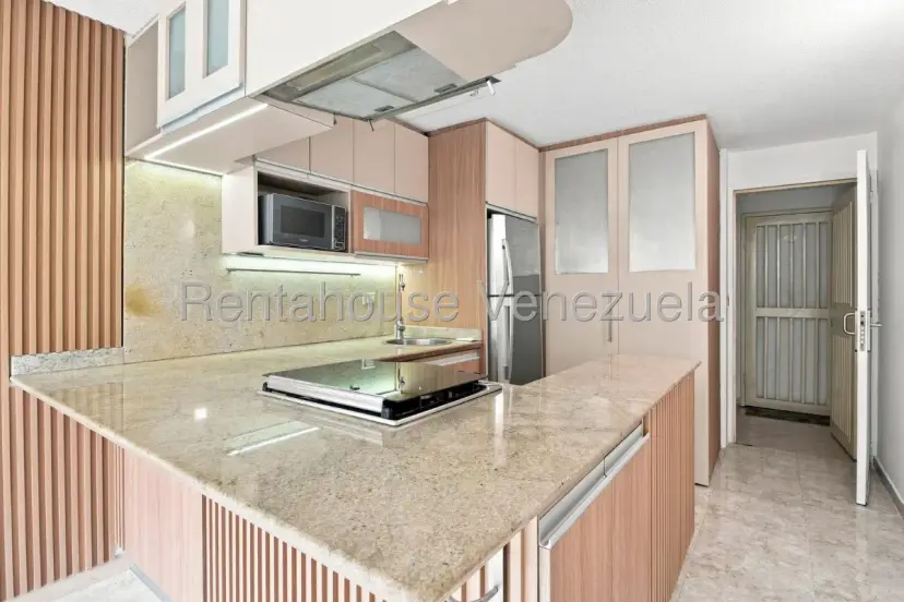 Venta de Precioso Apartamento Totalmente Remodelado | Cocina Equipada | 2 Hab + 1 Baño