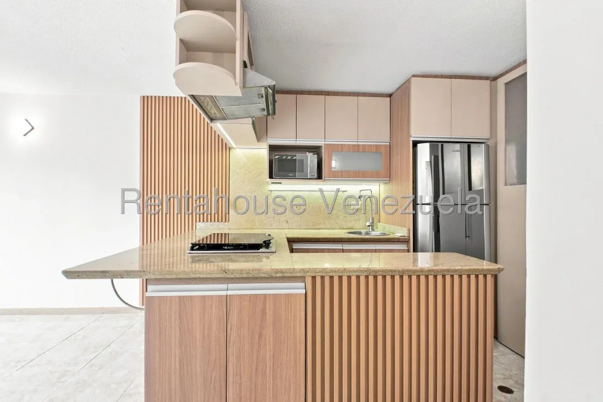 Venta de Precioso Apartamento Totalmente Remodelado | Cocina Equipada | 2 Hab + 1 Baño - 5