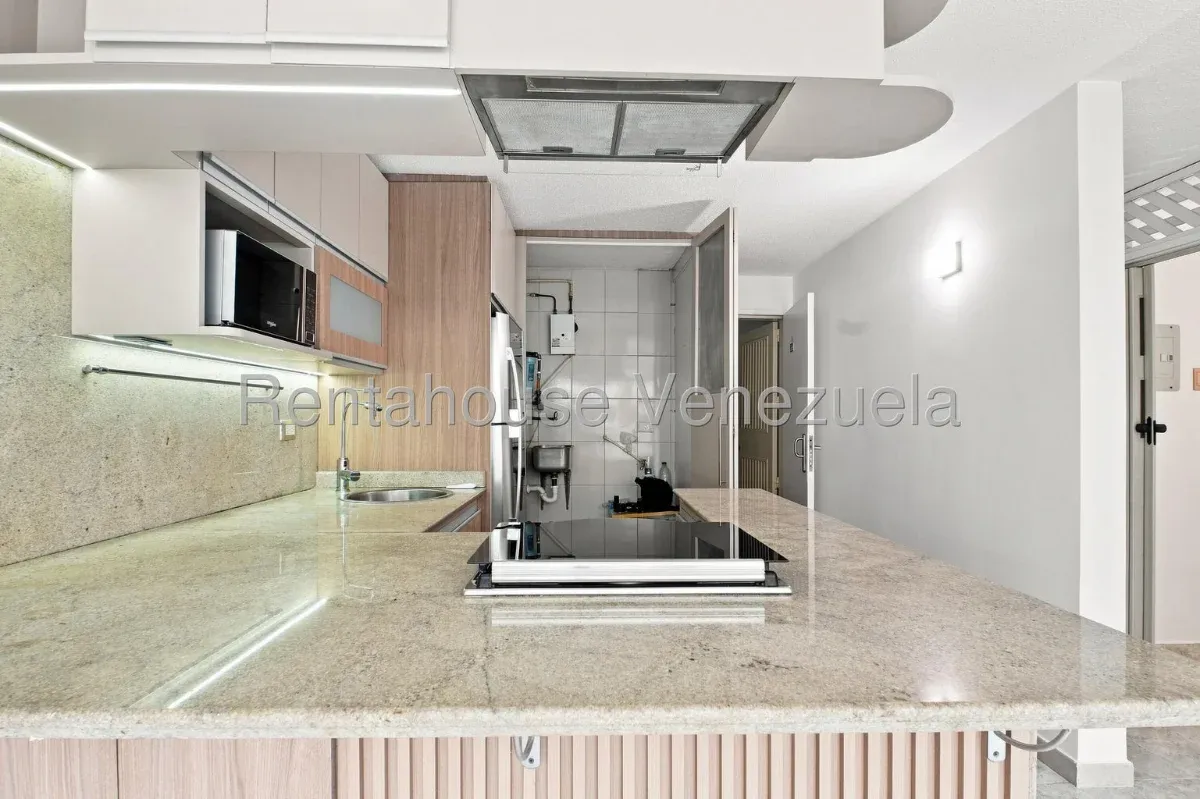 Venta de Precioso Apartamento Totalmente Remodelado | Cocina Equipada | 2 Hab + 1 Baño - 8