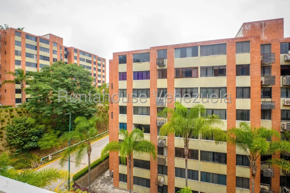 Venta de Precioso Apartamento Totalmente Remodelado | Cocina Equipada | 2 Hab + 1 Baño - 15