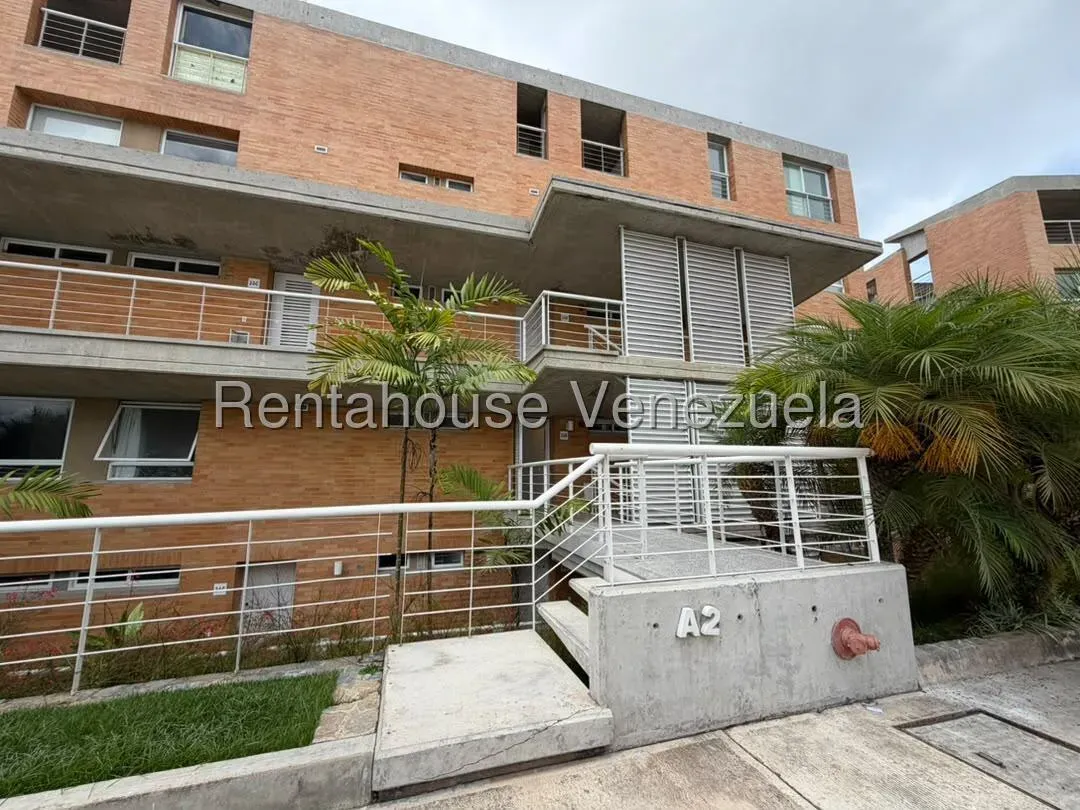 Venta de Exclusivo Apartamento de 103,82 m² | Impresionante Vista 180° a La Lagunita Terraza + 2 PE - 2