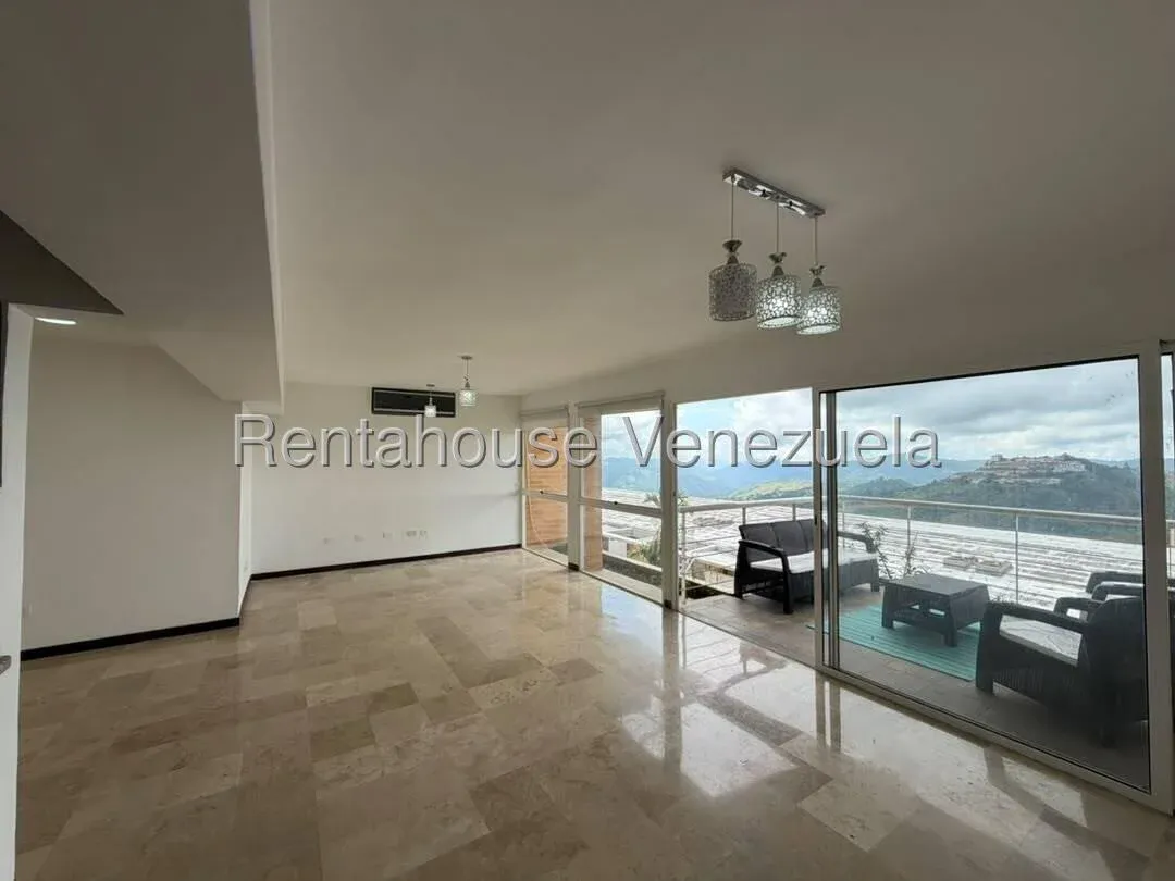 Venta de Exclusivo Apartamento de 103,82 m² | Impresionante Vista 180° a La Lagunita Terraza + 2 PE - 4