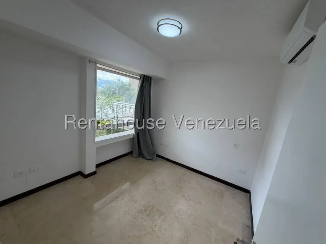 Venta de Exclusivo Apartamento de 103,82 m² | Impresionante Vista 180° a La Lagunita Terraza + 2 PE - 11