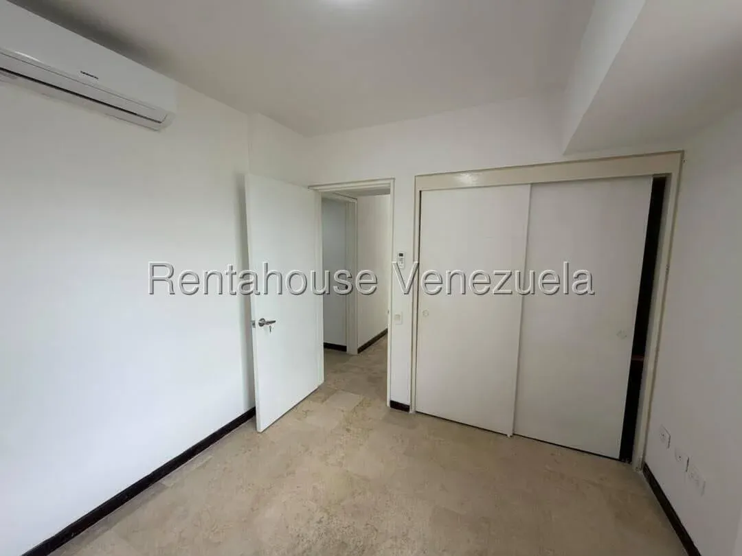 Venta de Exclusivo Apartamento de 103,82 m² | Impresionante Vista 180° a La Lagunita Terraza + 2 PE - 12