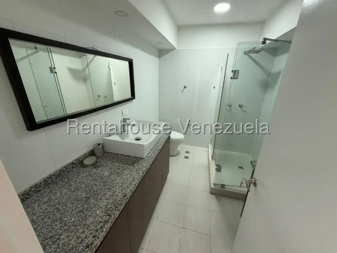 Venta de Exclusivo Apartamento de 103,82 m² | Impresionante Vista 180° a La Lagunita Terraza + 2 PE - 16