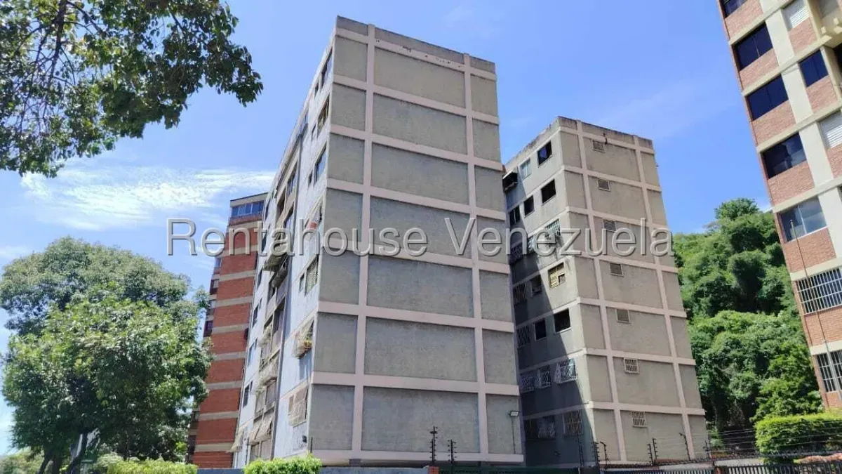 Venta de Apartamento Remodelado en Chuao | Vista al Ávila | Suministro Continuo de Agua y Luz - 2