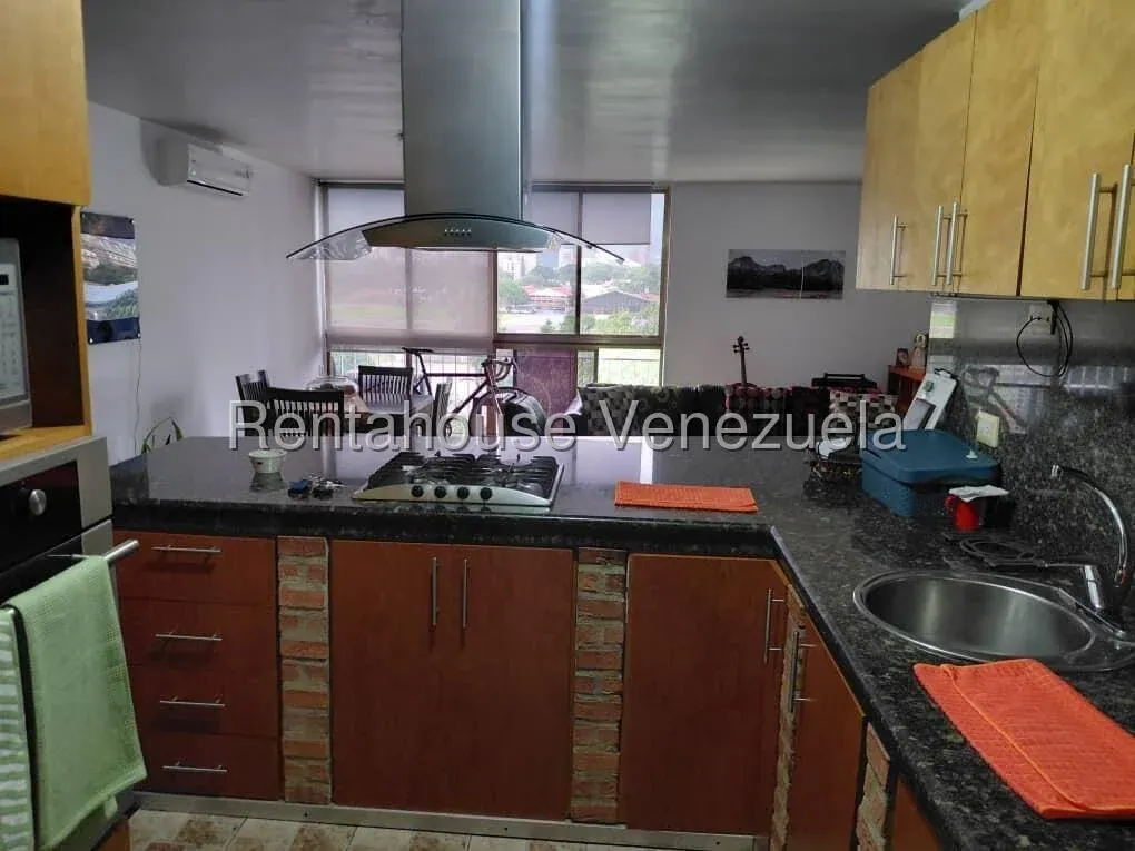 Venta de Apartamento Remodelado en Chuao | Vista al Ávila | Suministro Continuo de Agua y Luz - 4