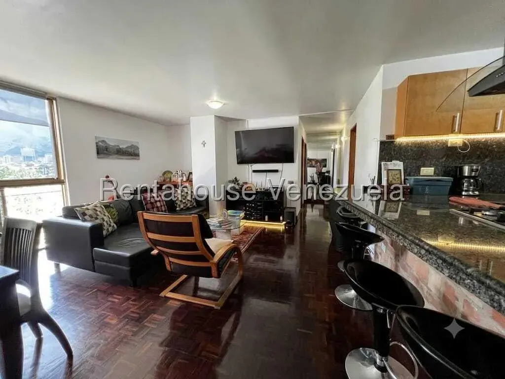 Venta de Apartamento Remodelado en Chuao | Vista al Ávila | Suministro Continuo de Agua y Luz - 6