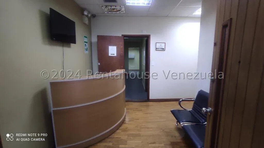 Alquiler de Espacio para Oficinas o Consultorios | 3 Ambientes Versátiles | Excelente Visibilidad - 2