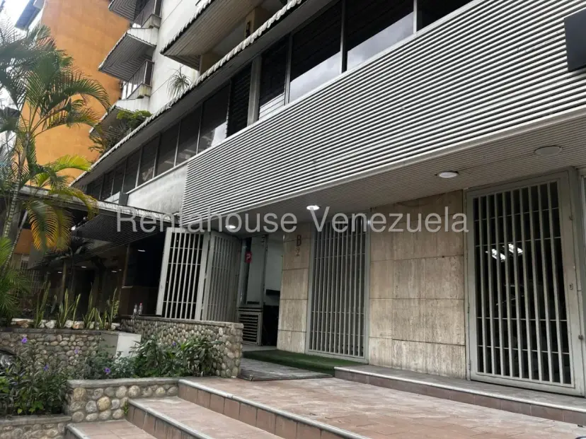 Venta/Alquiler de Local Comercial de 12 m² a Pie de Calle | Alto Tráfico Peatonal y Vehicular