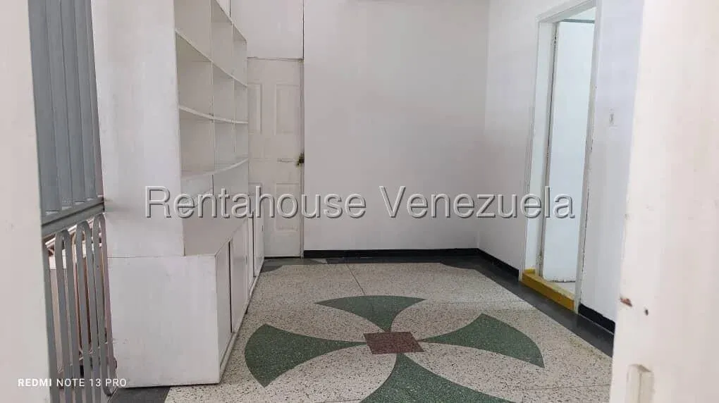 Alquiler de Espectacular y Espacioso Local Comercial | Ideal para Oficina o Taller a Puertas Cerrada - 7