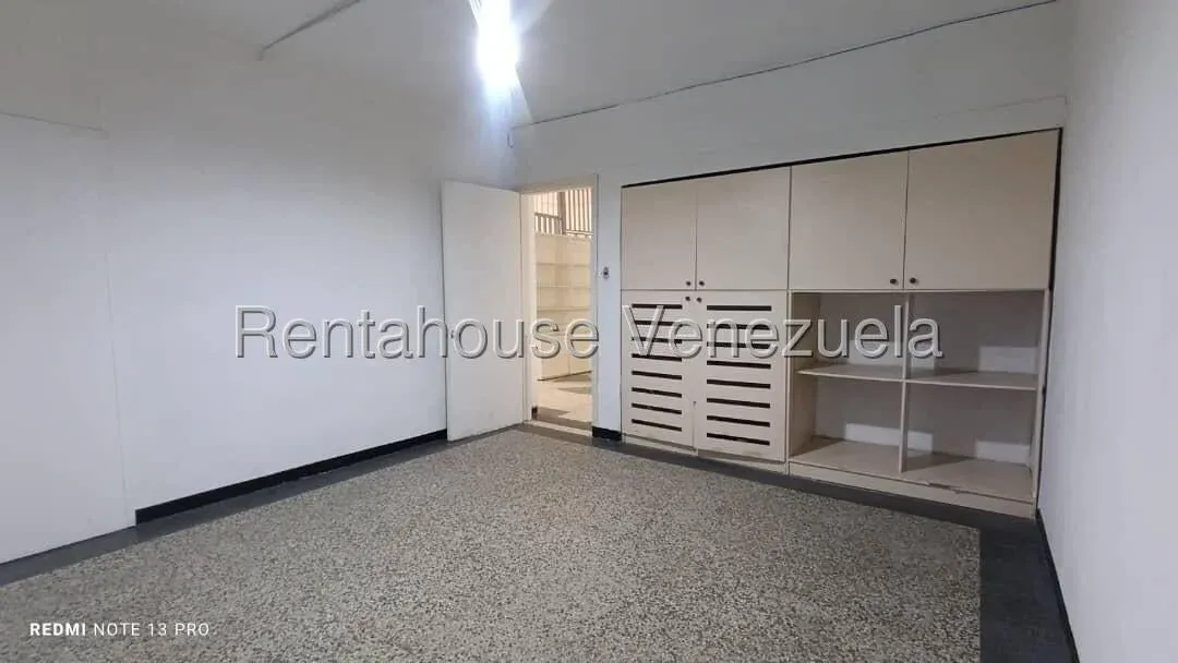 Alquiler de Espectacular y Espacioso Local Comercial | Ideal para Oficina o Taller a Puertas Cerrada - 8
