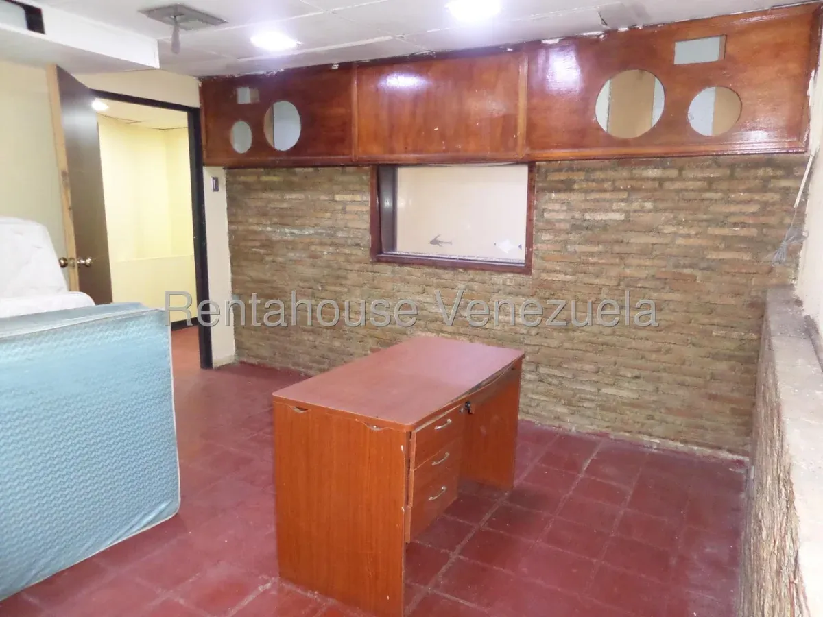 Alquiler de Local Comercial en 2do Piso con Entrada Independiente | Oficina, Consultorio o Depósito - 12