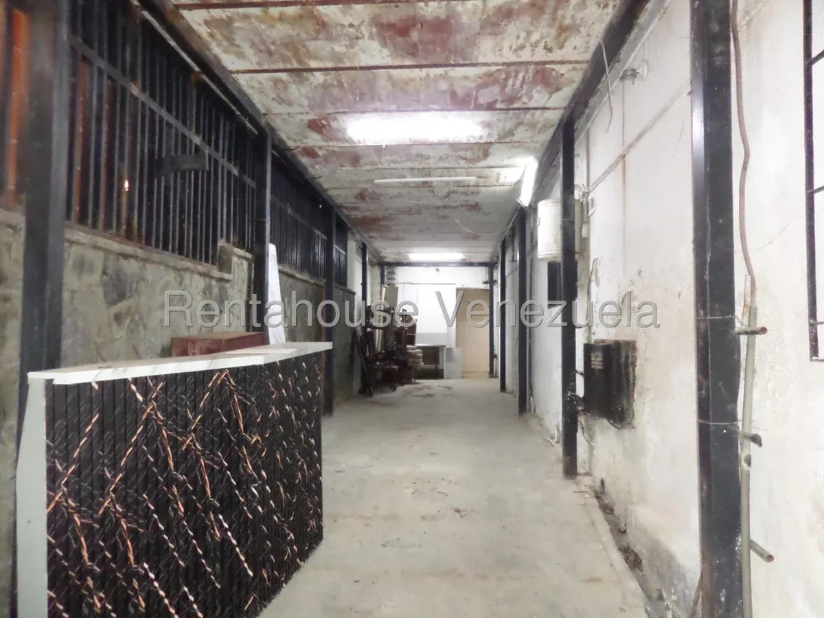 Alquiler de Local Comercial en 2do Piso con Entrada Independiente | Oficina, Consultorio o Depósito - 16