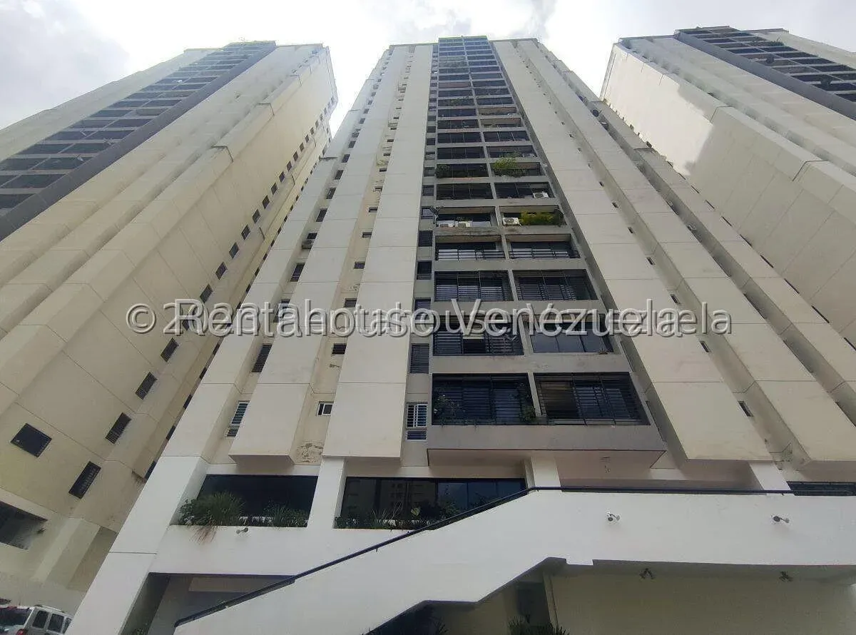 Alquiler de Espacioso Apartamento Sin Amoblar | Vista Panorámica y Áreas Sociales Estilo Club - 16