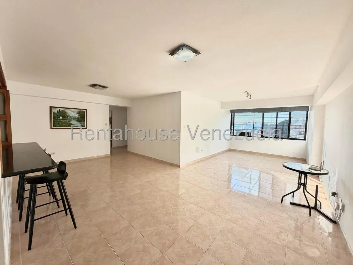 Alquiler de Espacioso Apartamento Sin Amoblar | Vista Panorámica y Áreas Sociales Estilo Club