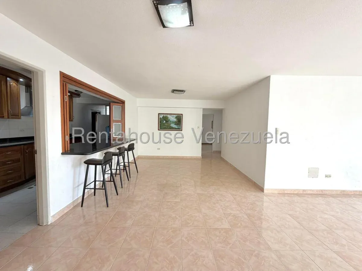 Alquiler de Espacioso Apartamento Sin Amoblar | Vista Panorámica y Áreas Sociales Estilo Club - 2