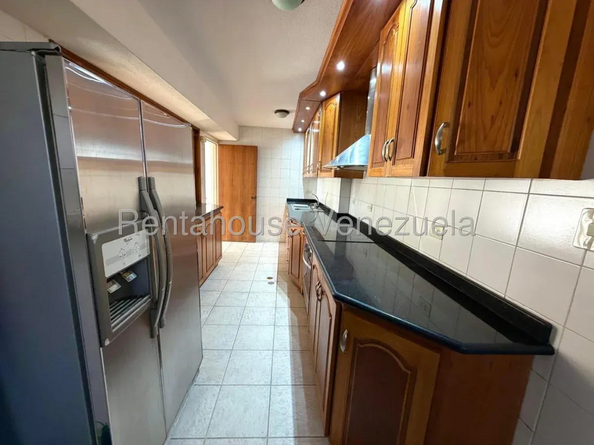 Alquiler de Espacioso Apartamento Sin Amoblar | Vista Panorámica y Áreas Sociales Estilo Club - 3