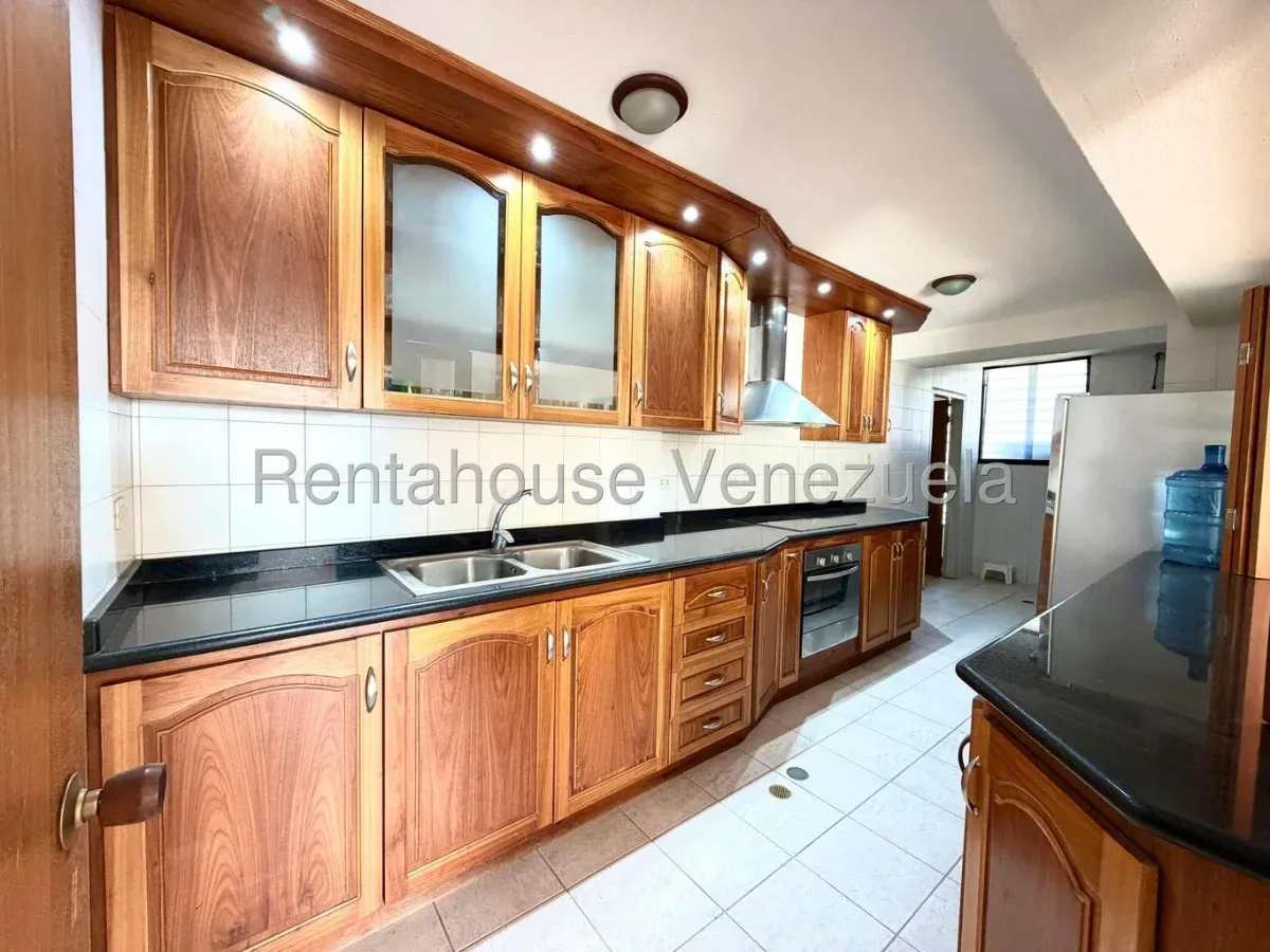Alquiler de Espacioso Apartamento Sin Amoblar | Vista Panorámica y Áreas Sociales Estilo Club - 4