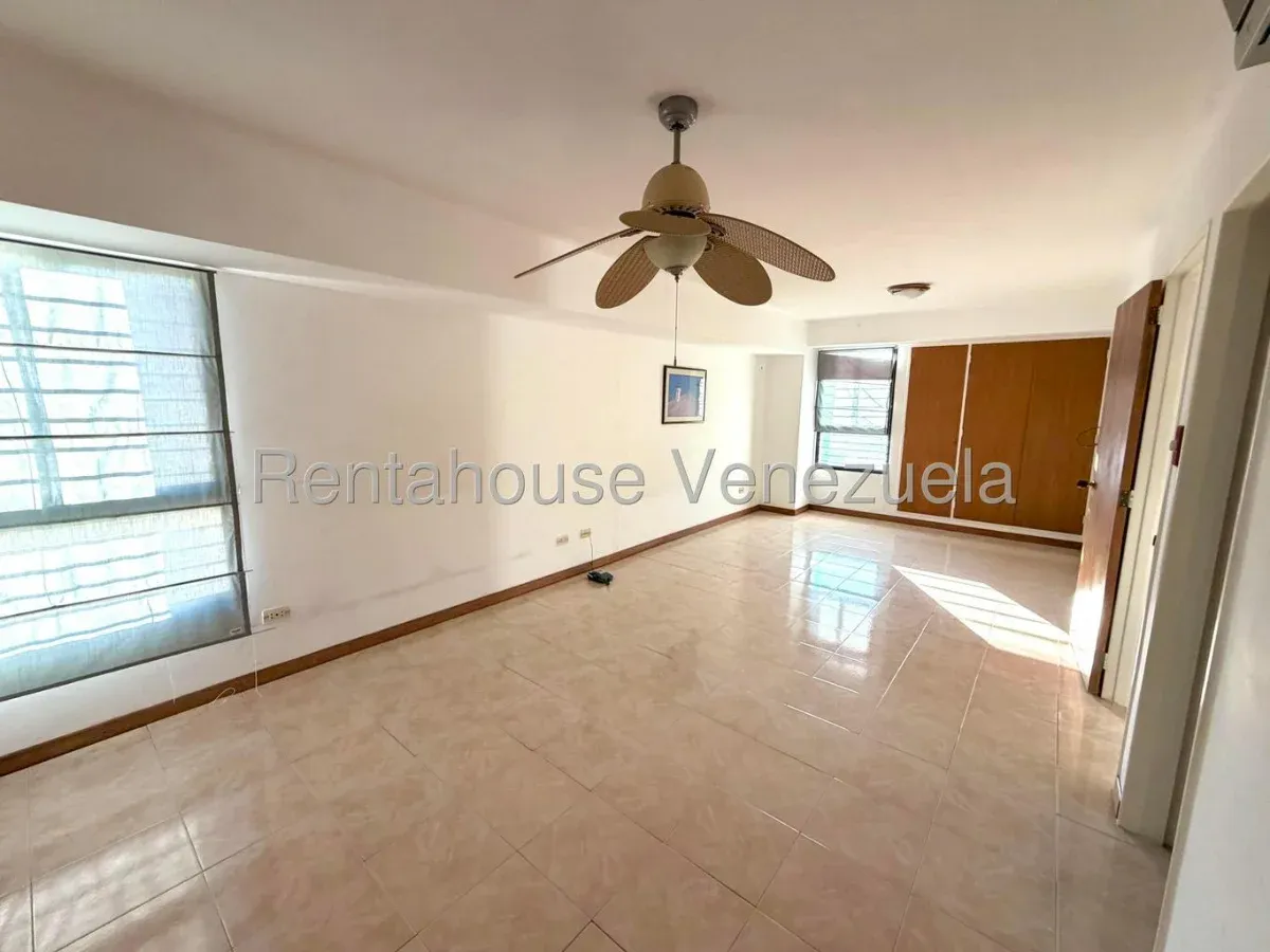 Alquiler de Espacioso Apartamento Sin Amoblar | Vista Panorámica y Áreas Sociales Estilo Club - 5